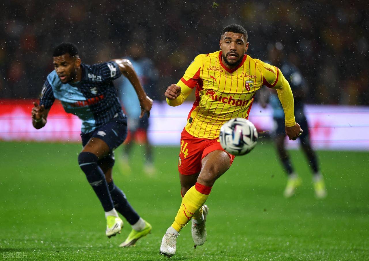 1-0,法甲争冠热门避免2连败,反超巴黎圣日耳曼队升至榜首